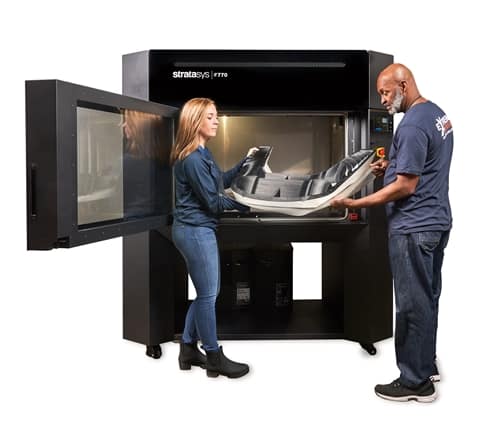 A Stratasys F770™ 3D nyomtató a piacon leghosszabb teljesen fűtött építési kamrával rendelkezik – 1171 milliméter az átlómérete